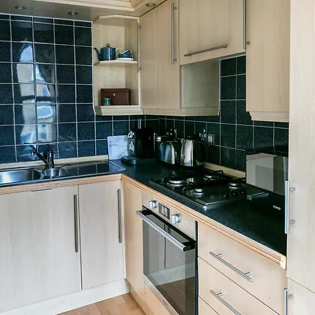 Number 5, 8-10 Cheltenham Mount Apartment *