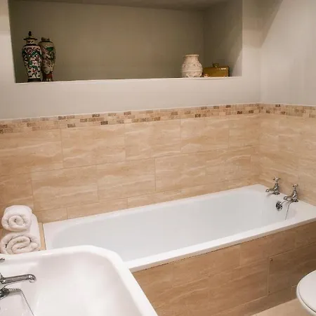 Апартаменты Number 5, 8-10 Cheltenham Mount *